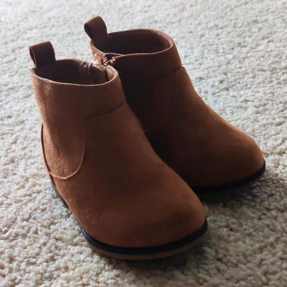 Like new toddler girls boots Cat and Jack size 5 wide